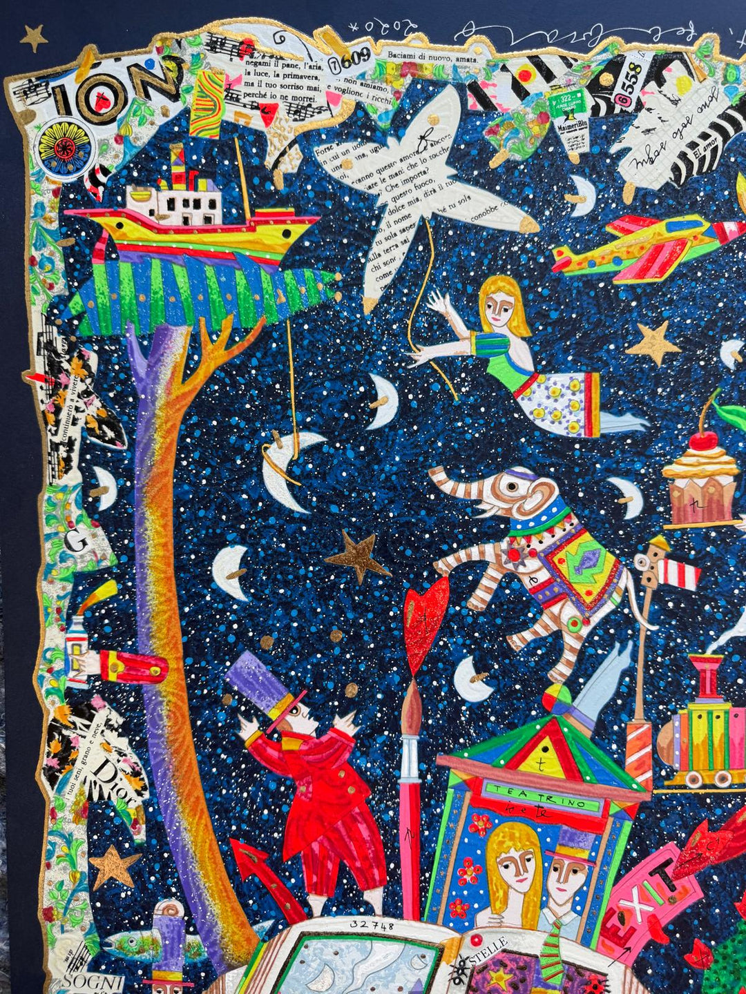 Sfoglio le pagine dei libri di Calvino (fondo blu) | Francesco Musante