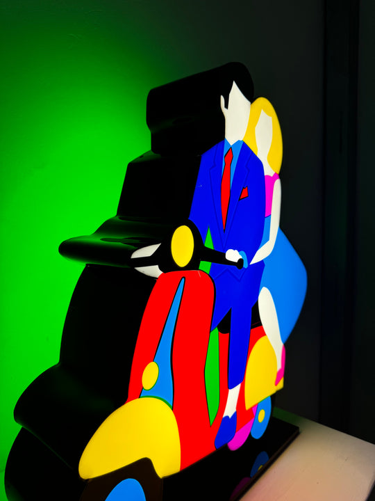 Vespa hugs  | Marco Lodola