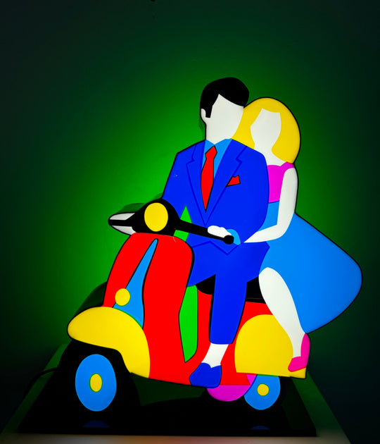 Vespa hugs  | Marco Lodola