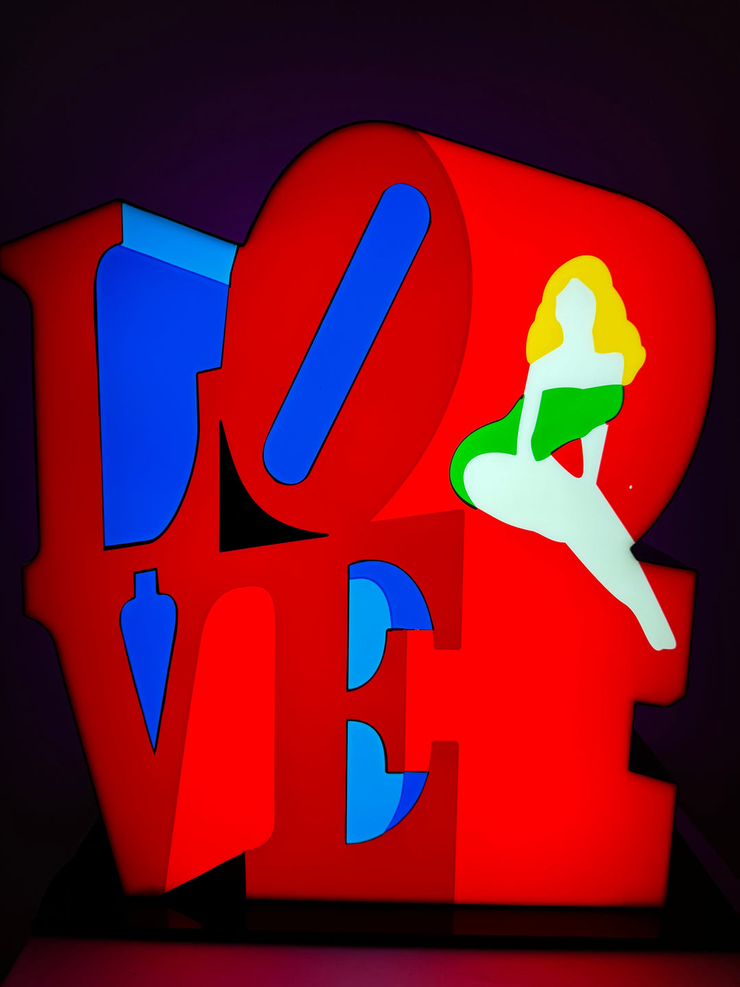 Love sculpture  | Marco Lodola