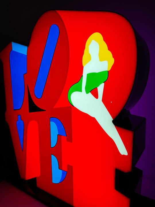 Love sculpture  | Marco Lodola